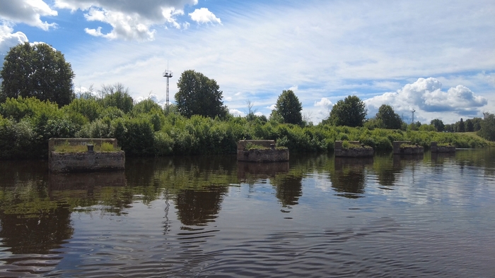 Остатки причальной стенки