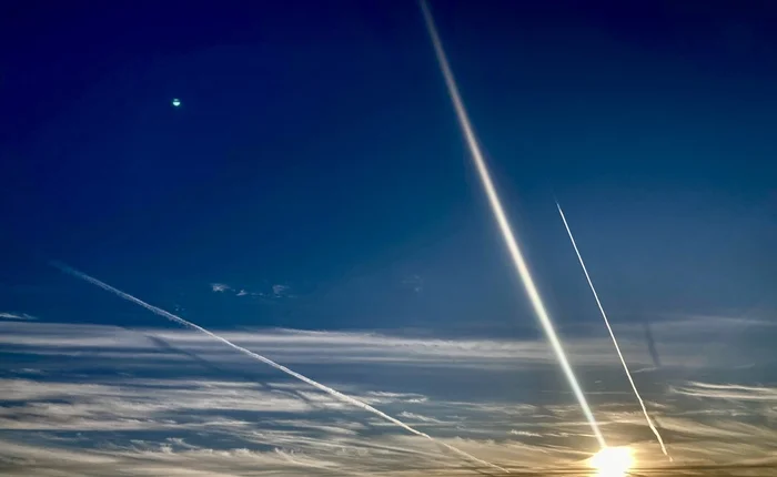 Interesting shot - Sky, The sun, Inversion, Sunset, Clouds, Lens, Evening, Track, Airplane, Flight, Shadow, Mobile photography