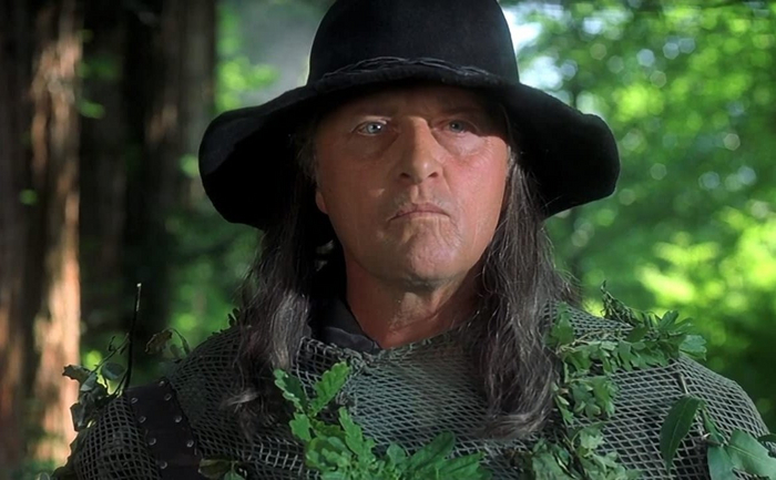 Небольшая, но яркая роль Охотника пополнила коллекцию харизматичных злодеев в фильмографии Рутгера Хауэра