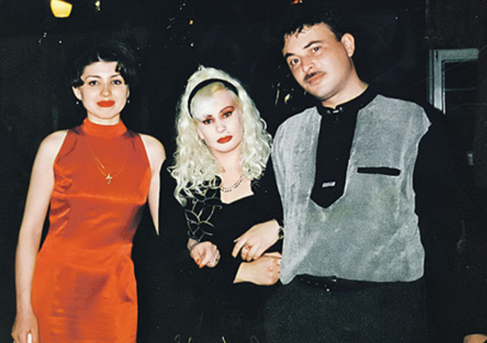 Инесса (в центре) с Арзу и подругой