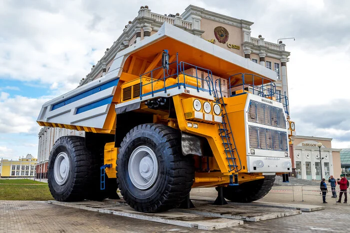 The largest car in the country is no longer a museum piece. BelAZ-75600 - My, Technics, Engine, Auto, Truck, Retro car, Longpost