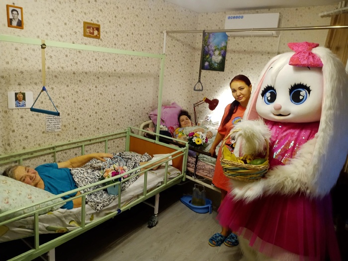 Таня старается при любой возможности радовать своих близких. Например, на день Матери пригласила аниматора.