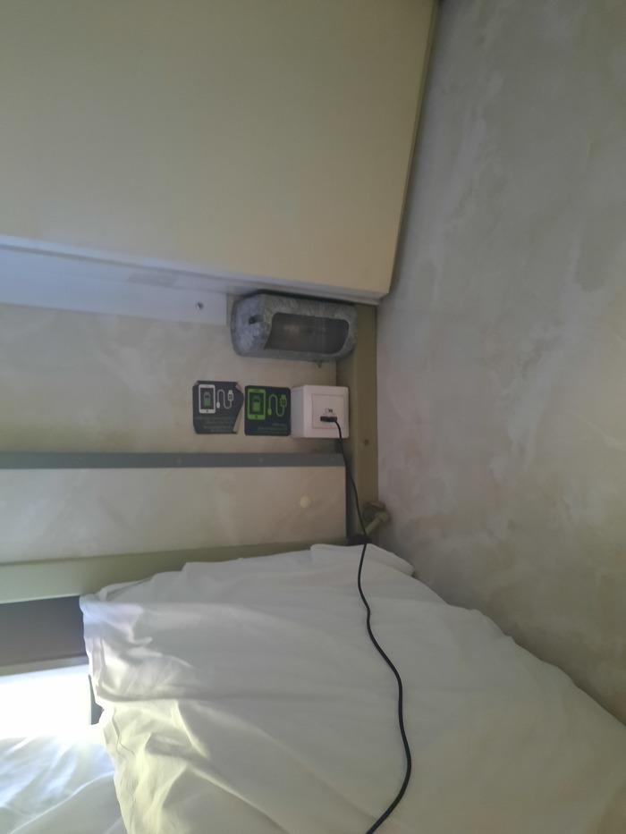 Заряжали телефон от USB всю ночь. Зарядка под утро 70%