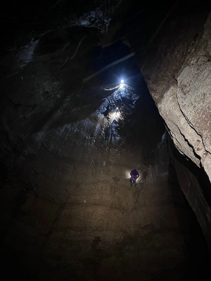 Пещера "Голубая вертикаль".