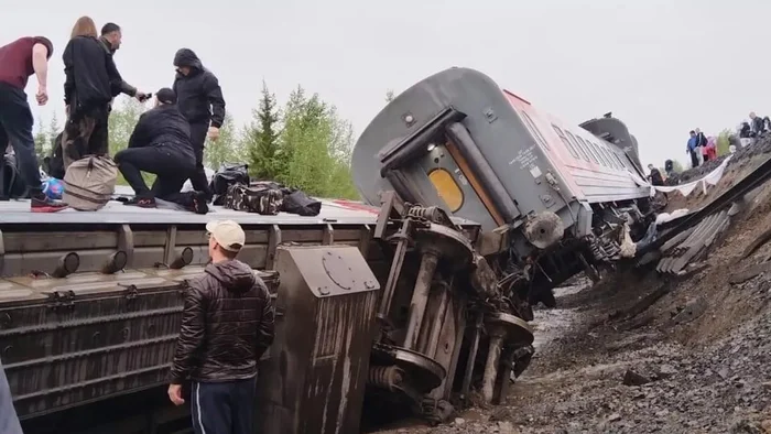 A man's body was found under the carriage of a derailed train in Komi. - Negative, Incident, Russian Railways, Komi, Derailment of wagons, A train, Travel in Russia, Ministry of Internal Affairs, investigative committee, Telegram (link), Inta