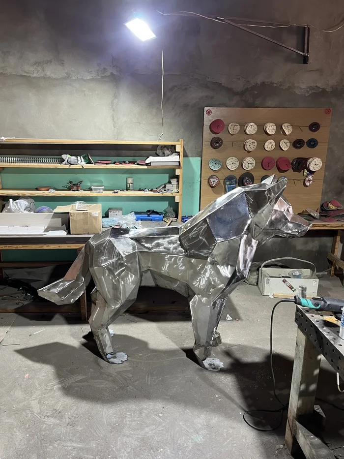 Stainless steel wolf. We cook, grind, polish - Art, Welding, Wolf, Low poly, Video, Vertical video, Longpost