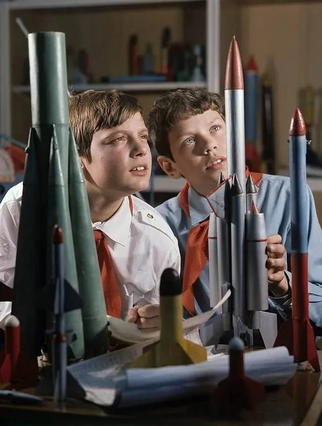 Igor and Volodya - rocket scientists from the Central Station of Young Technicians of the Ministry of Education of the RSFSR, photo by M. Savin, 1976 - Telegram (link), the USSR, Made in USSR, Childhood in the USSR, Retro, Rocket, 70th, Childhood, Childhood memories, Film, Кружки, Memory