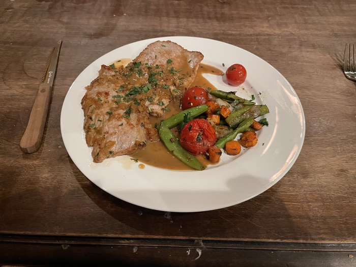 Телятина с простейшим соусом