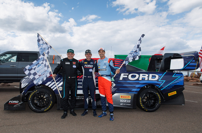 Трое призёров гонки в абсолютном зачёте (слева направо): Кристиан Мерли (серебро), Ромэн Дюма (золото), Дани Сордо (бронза).