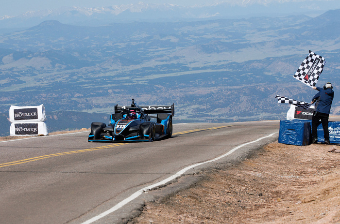 Серебряный призёр гонки Кристиан Мерли на финише.