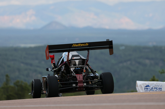 Багги с турбомотором от супербайка Suzuki Hayabusa весит менее 600 килограммов.