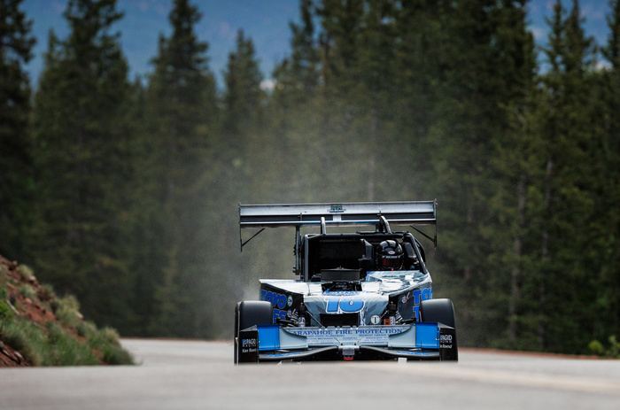 Раньше Коди Васхольц побеждал на Пайкс Пике на мотоцикле. Здесь же успешно выступали его отец и дед.