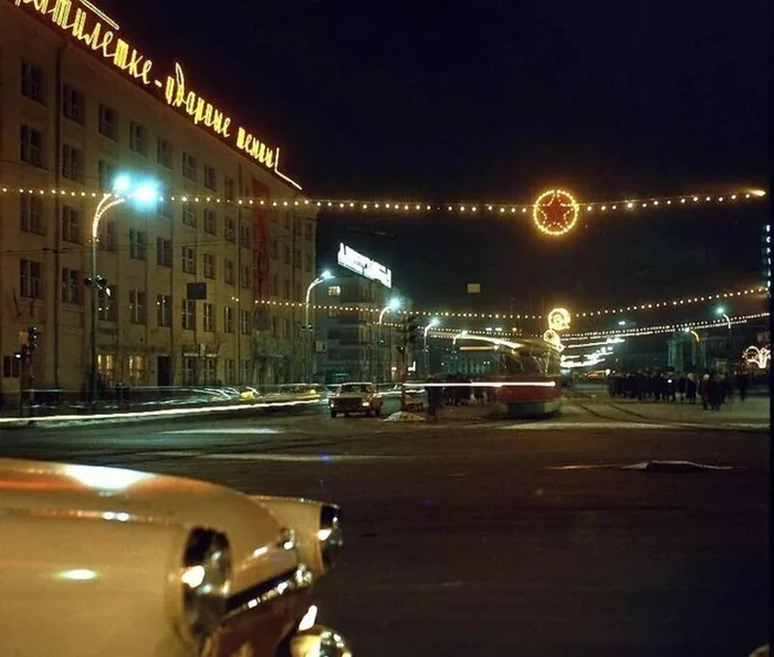 Вечерний Свердловск, СССР, 1974 год - СССР, Ночь, Вечер, Екатеринбург, Фонарь, Детство в СССР, Сделано в СССР, Ночной город, Город, Telegram (ссылка), Старое фото