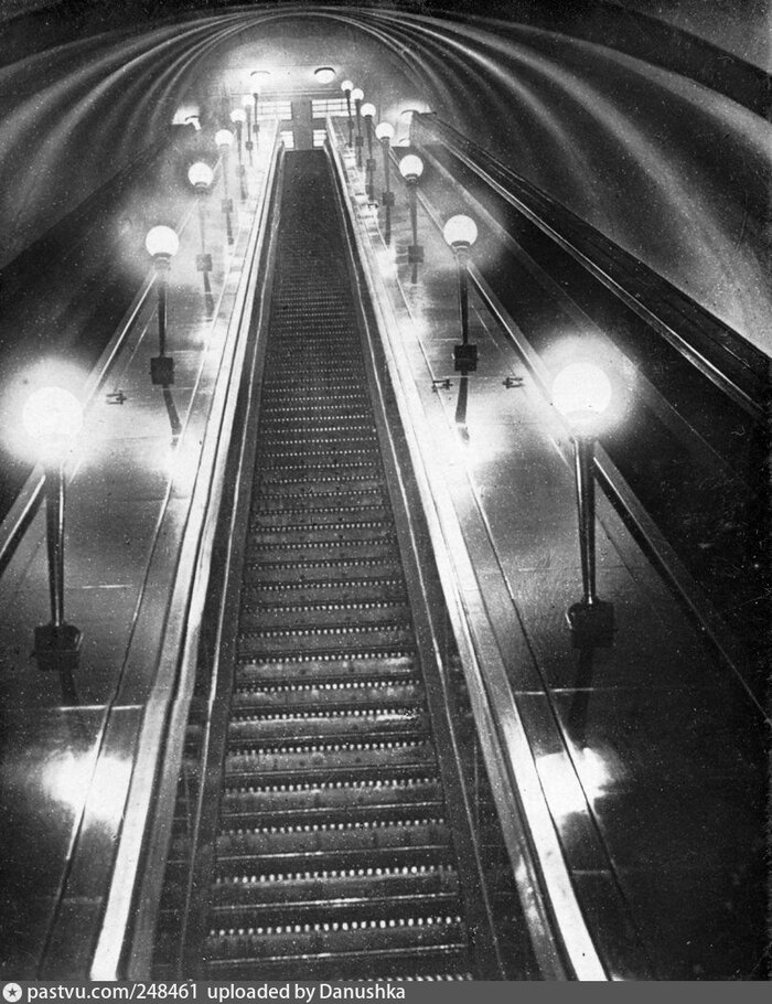 Эскалатор на станции "Лубянка", 1935.