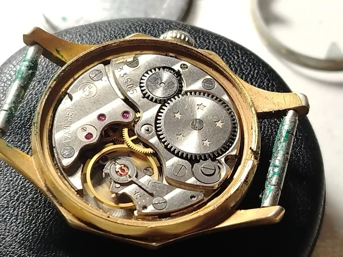 Gull - My, Master, Workshop, Clock, Hobby, Craftsmanship, Wrist Watch, Made in USSR, Work from home, Restoration, The photo, Experience, Emotions, Video, Vertical video, Longpost