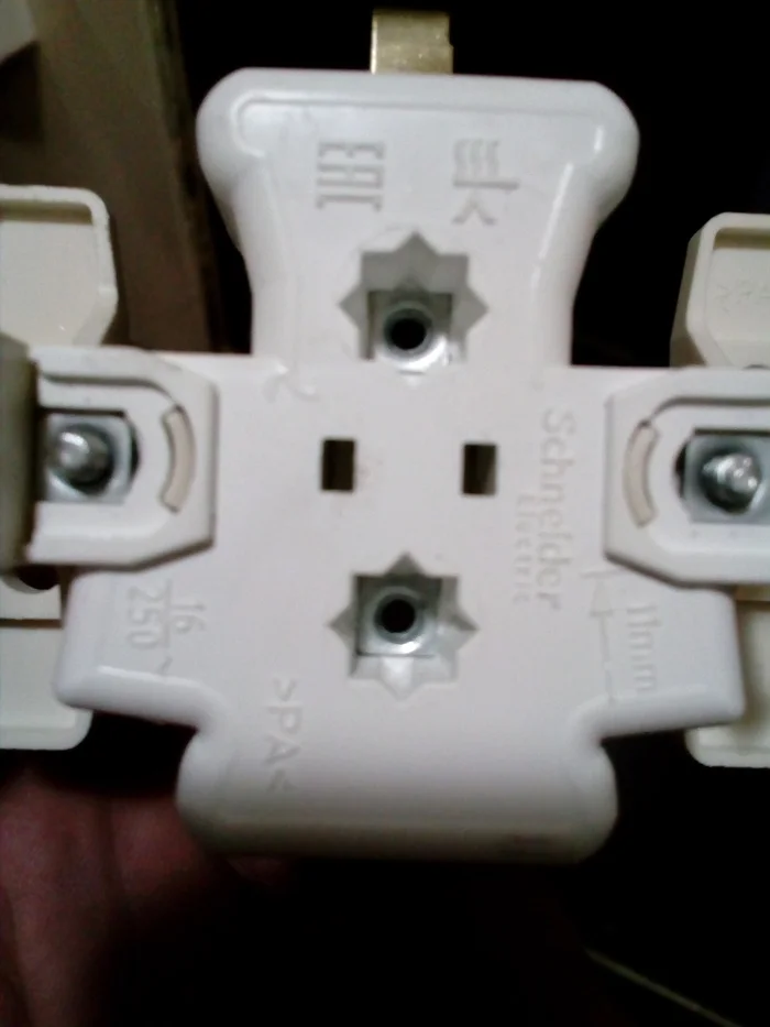 I'm stuck with the socket. Help is needed - My, Electricity, Электрик, Need advice, Power socket, Help, Longpost