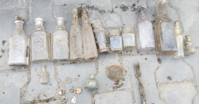 Glass and Vials - My, Find, Amur region, Blagoveshchensk, Metal detector, Treasure hunt, Vial, Old man, Glass, Российская империя, Archeology, Archaeological finds, Nicholas II, Longpost, Series Untitled