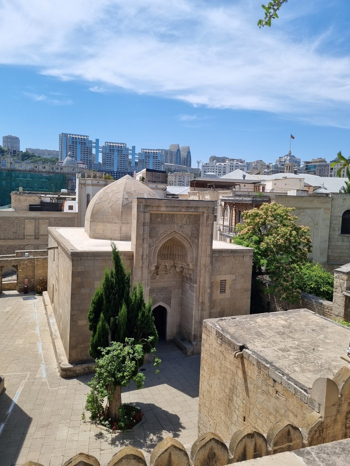 Усыпальница шахов.