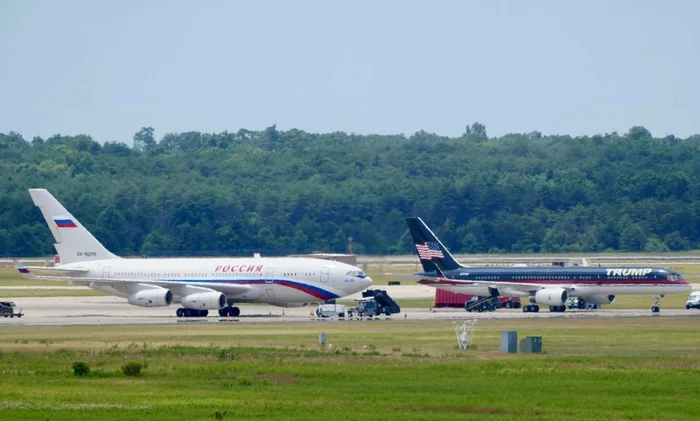 Coincidence - Donald Trump, Russia, West, Airplane, Board No1, The airport, Meeting