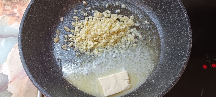 Чеснок – 7 зубчиков,Сливочное масло – 30 г.