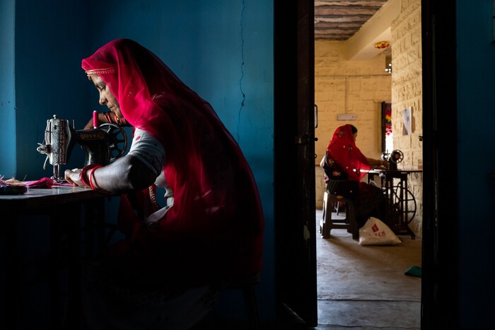© Callie Eh (Малайзия) «Швейная машинка создающая красоту». «Золото» в категории «Люди»
