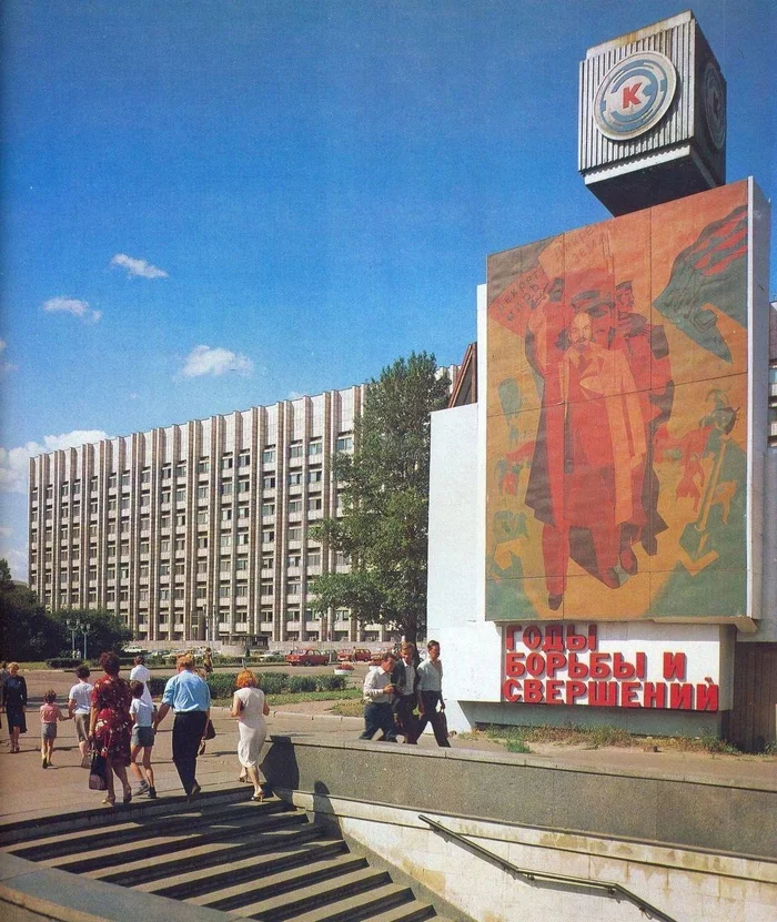 На Московском проспекте в Ленинграде, 1984/1985 год - Ленинград, СССР, Сделано в СССР, Ретро, Детство в СССР, Telegram (ссылка), 80-е, Пленка, Винтаж, Лето, Жара, Воспоминания из детства, Молодость