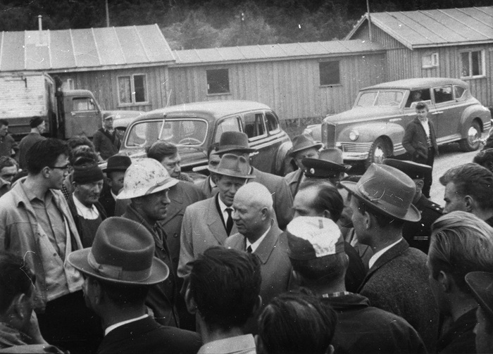 Вездеходы ЗИС-110П в кортеже Никиты Хрущева