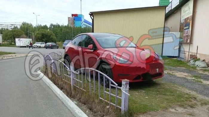 Not very ecological parking in Surgut - My, Auto, Surgut, Traffic rules, KhMAO, Tesla, Tesla model s, Tesla Model X, Tesla model 3, How do you like Elon Musk, Elon Musk, Gai, Violation of traffic rules, Parking, Greta Thunberg, Ecology