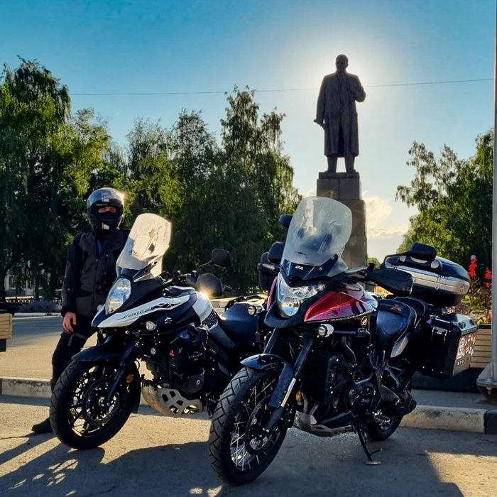 Vologda. Pl. Freedom. Leninimot - My, sights, Travel across Russia, Made in USSR, Monument, Lenin monument, Vologda, Motorcycle travel, Honda Motorcycles