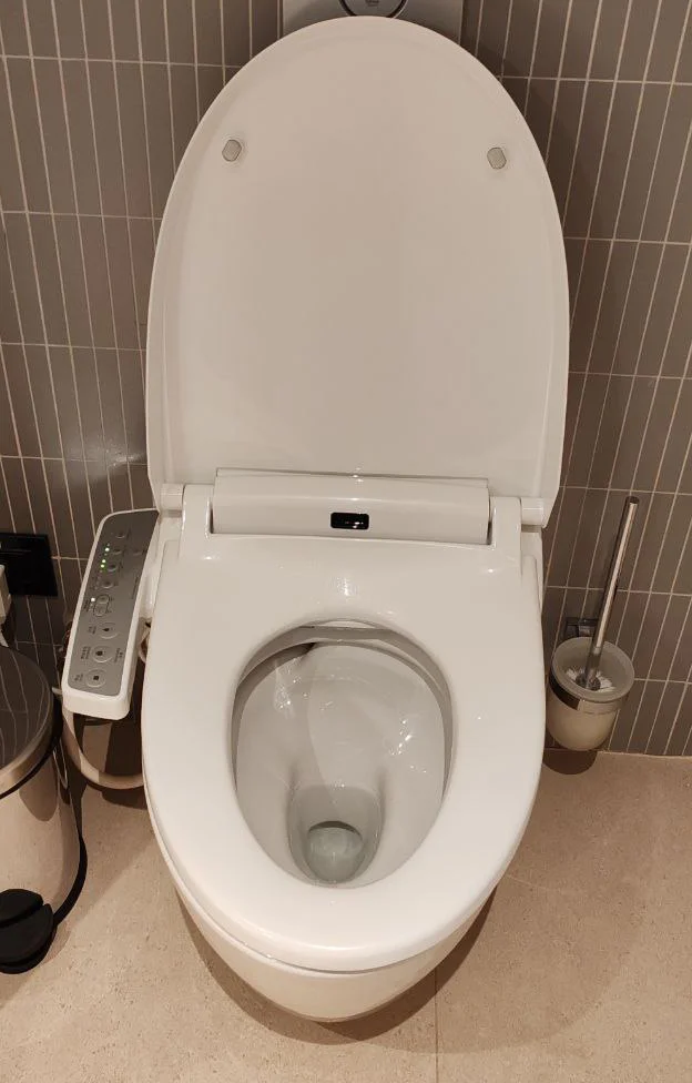 Reply to the post “Touchless toilet” - My, Interior Design, Toilet, Interior, Toilet, Plumbing, Video, Vertical video, Telegram (link), Wet in the sorting room, Japan, Spaceship, Technologies, Smart plumbing, That's it., Jet thrust, Gaming Keyboard, Mat, Reply to post