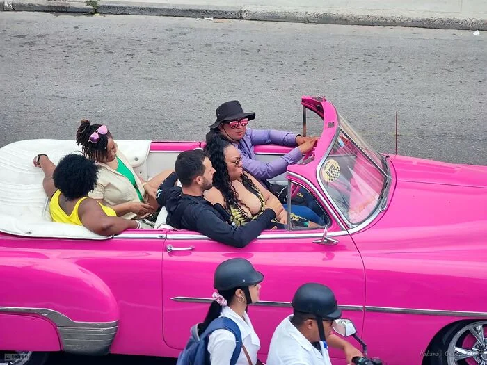 Sit on the balcony, look at the road... - My, Cuba, Travels, Mobile photography, Budget travel, The photo, The street, Car, Vintage, Havana, Longpost