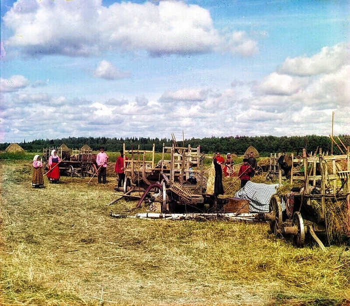 Почему эти люди должны отдавать революционерам свой хлеб, на которой так коряч