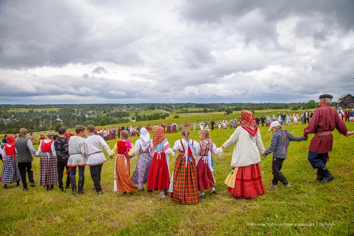 How they walk in Rus'. Trinity Day in Shelotah - My, Travel across Russia, Village, Holidays, The photo, Travels, Russian North, Vologodskaya Oblast, Russian folk costume, Russians, Longpost