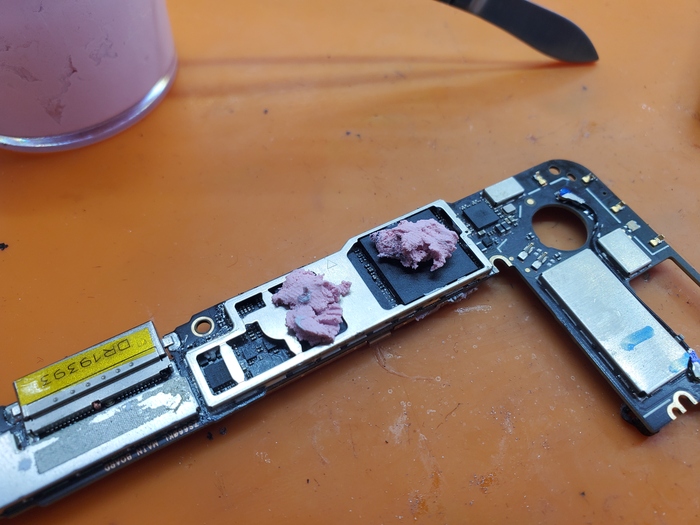 Стоимость такой пасты за 100гр 6000р. Щас дешевле.