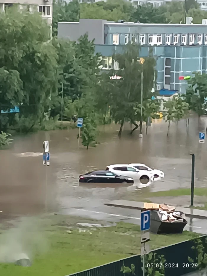 Клязьминская улица в Москве снова утонула - Потоп, Москва, Затопление, Подземный паркинг, Видео, Вертикальное видео, Длиннопост