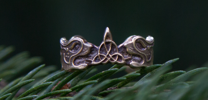 колечко кельтские волки с трикветром