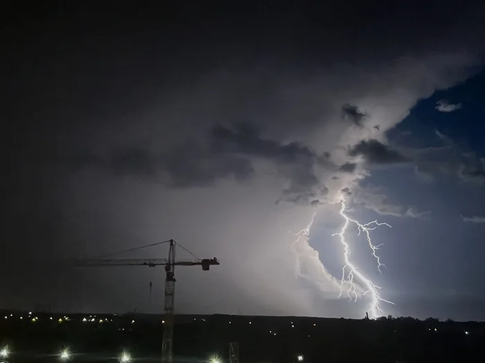 Reply to the post “Today’s thunderstorm in Lyubertsy” - My, Thunderstorm, Lyubertsy, Storm, Lightning, Hurricane, The photo, Mobile photography, Reply to post, Longpost