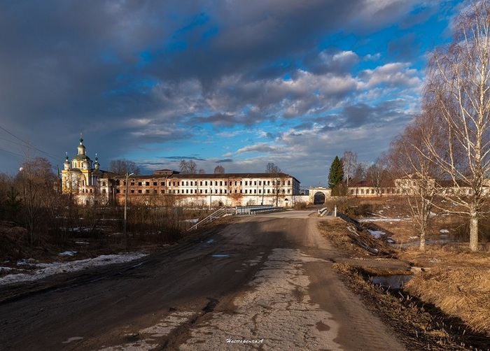 Спасо-Суморин монастырь. Фото: <a href="https://pikabu.ru/story/totma__samyiy_krasivyiy_gorod_rossii_11573830?u=https%3A%2F%2Fvk.com%2Fpublic149093962&t=%D0%90%D0%BD%D0%B4%D1%80%D0%B5%D0%B9%20%D0%9D%D0%B5%D1%81%D1%82%D0%B5%D1%80%D0%B5%D0%BD%D0%BA%D0%BE%20%2F%20%D0%92%D0%9A%D0%BE%D0%BD%D1%82%D0%B0%D0%BA%D1%82%D0%B5&h=7a2f30ca43f9200e4badaba1e6c2137b3da93c75" title="https://vk.com/public149093962" target="_blank" rel="nofollow noopener">Андрей Нестеренко / ВКонтакте</a>