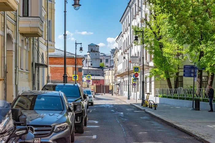 Тротуары-тачки-фонарики - Моё, Москва, Фотография, Улица, Переулок, Достопримечательности