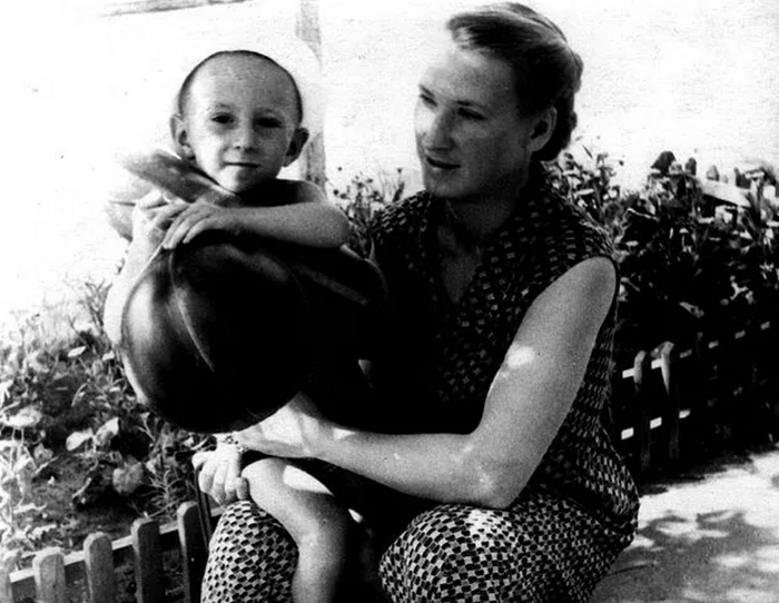 -   -        1958 ,  , .