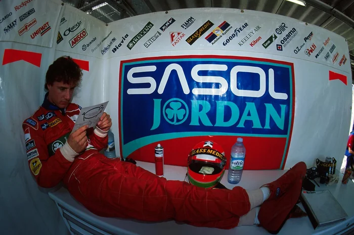Great Britain '94. Hill's home victory and Schumacher's scandalous disqualification with missing 2 Grands Prix - My, Competitions, Formula 1, Автоспорт, Race, Speed, 90th, Retro, The Grand Prix, Michael Schumacher, Damon Hill, Benetton, Williams racing, Extreme, David Coulthard, Jean Alesi, Ferrari, The photo, Life stories, Video, Youtube, Longpost, Series F1 is the queen of motorsport