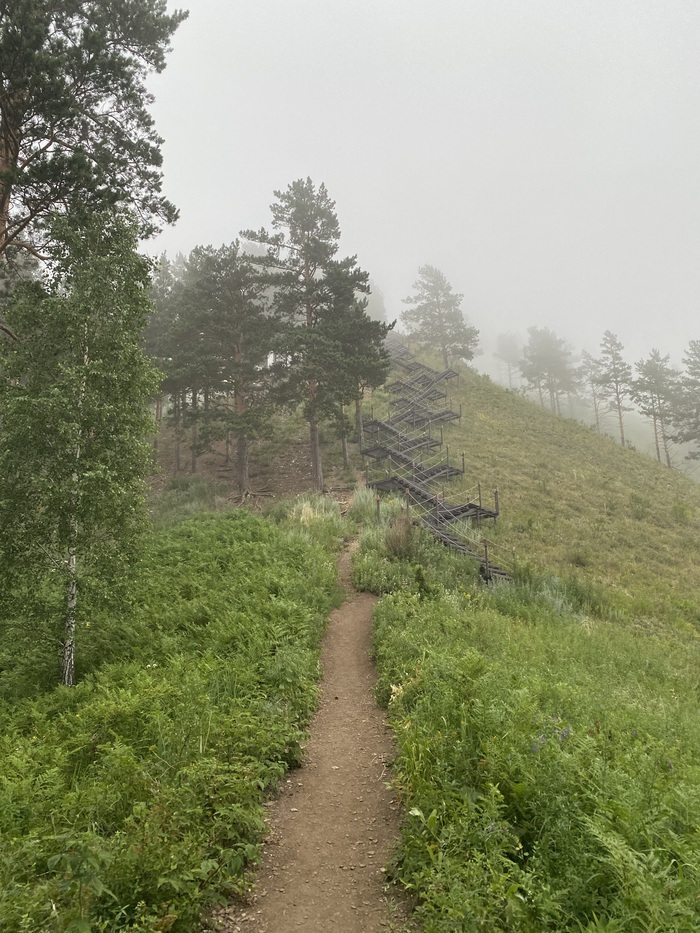 Самая легкая часть нашего пути, где не нужно было держаться за канаты или переживать, что под твоими ногами посыпется земля и камни.