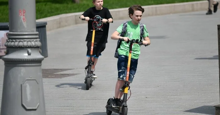 Children and .. scooters - Electric scooter, Violation of traffic rules, Children, Yandex., Car sharing