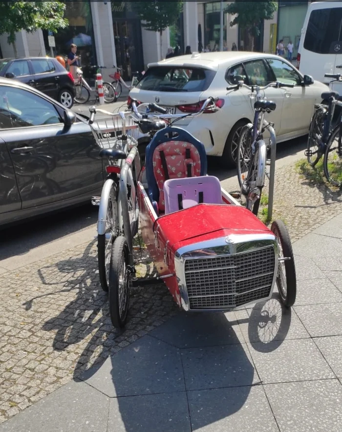 When I promised to buy my children a Mercedes, but they haven’t grown up yet - My, Humor, A bike, Children, Street photography