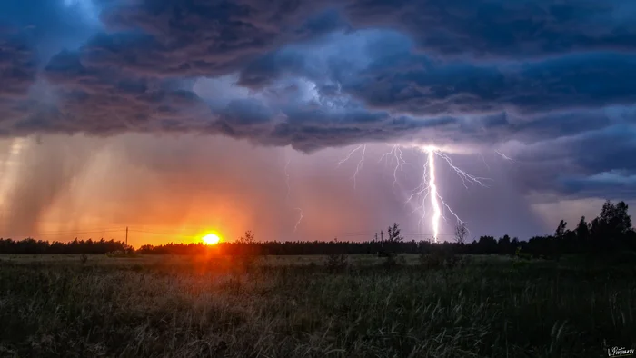 Thunderstorm in the setting sun - My, The photo, Nature, Thunderstorm, Lightning, Sunset, Summer, The nature of Russia, beauty, Beautiful view