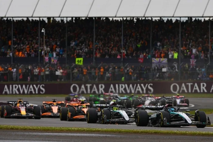 A few drops of English rain - and Formula 1 turns into an exciting spectacle with a fabulous outcome. British Grand Prix review - Автоспорт, Race, Formula 1, World championship, Great Britain, England, Rain, Record, Lewis Hamilton, George Russell, Lando Norris, Max Verstappen, Sergio Perez, Charles Leclerc, Carlos Sainz, Mercedes, Ferrari, Mclaren, Red bull, VKontakte (link), Longpost, Yandex Zen (link)