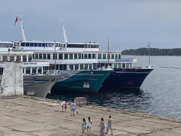 Three heroes - My, Summer, Samara, Embankment, Motor ship, Volga river, The photo