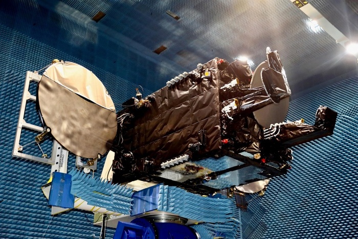 Türksat 6A после постройки и испытаний в марте, перед отправкой во Флориду (Фото: ТЮБИТАК УЗАЙ / Turkish Century)