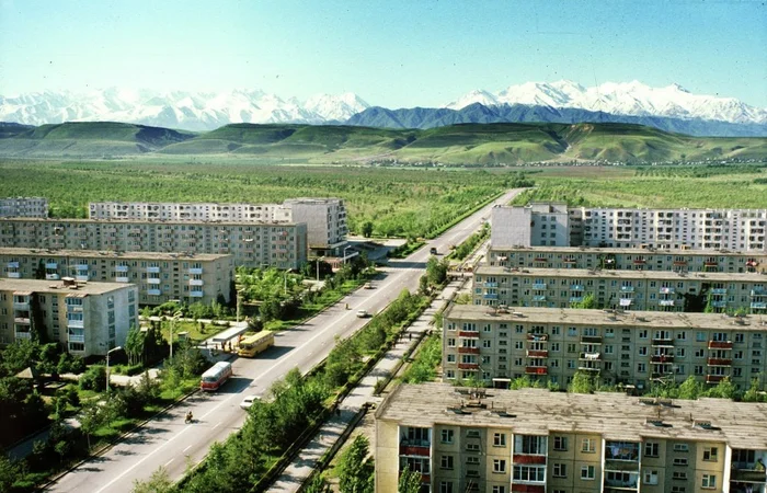 Architecture of the city of Frunze (now Bishkek). New 10th microdistrict, Kirghiz SSR, 1979 - Architecture, Frunze, sights, the USSR, Made in USSR, 70th, Childhood in the USSR, Summer, Heat, Film, Retro, Telegram (link)