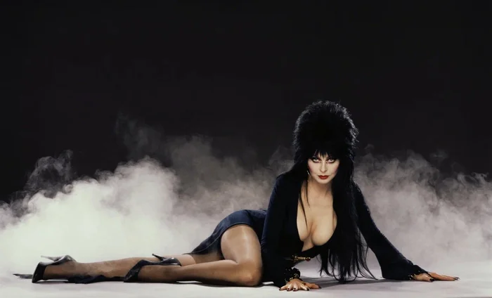 Elvira: Mistress of darkness and our hearts - My, Horror, Movie review, Adventures, I advise you to look, Elvira, Elvira mistress of darkness, Review, Horror, Black comedy, Comedy, Teenagers, Video, Youtube, Longpost